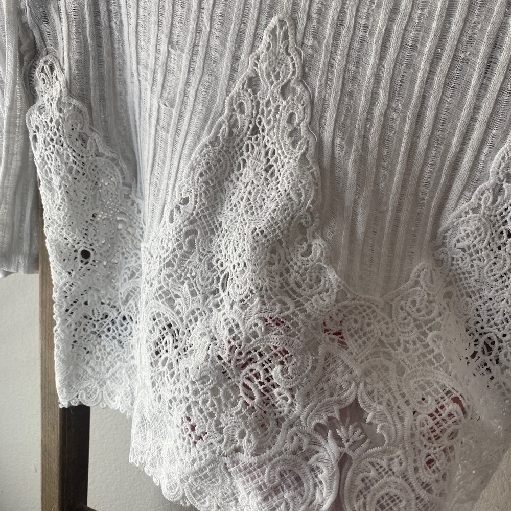 White quarter sleeve top with lace trim size small - Picture 5 of 5